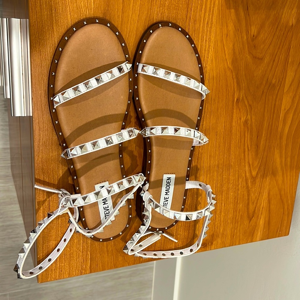 Great condition (never worn) steve madden white sandals with silver spikes.